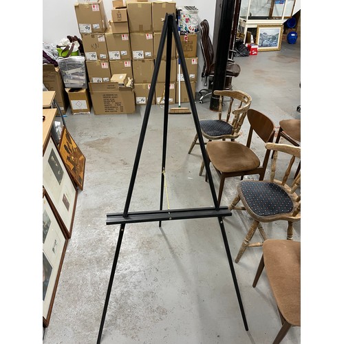 9 - 2 x Brand New Easels