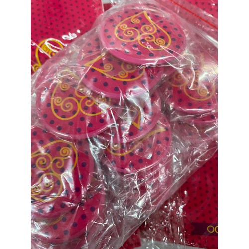 20 - 5 x Packs Of 10 Gift Bags & Badges