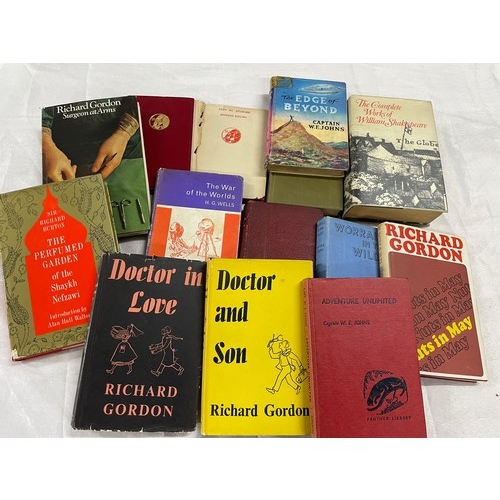 41 - Quantity Of Vintage Books