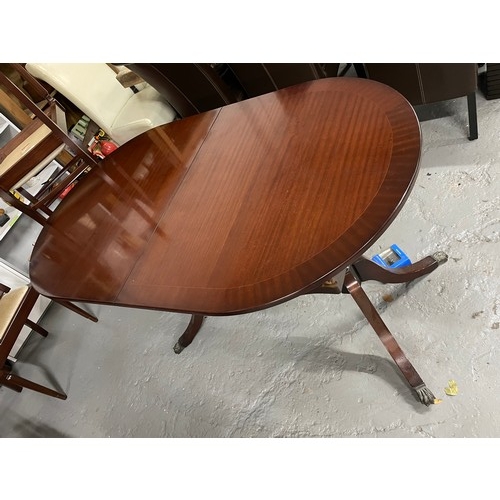 320 - Extendable Mahogany Dining Table With 4 Matching Chairs