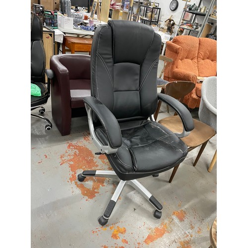 323 - Leather Office/Gaming Chair