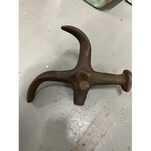 63 - Antique Cast iron Cobblers Wheel