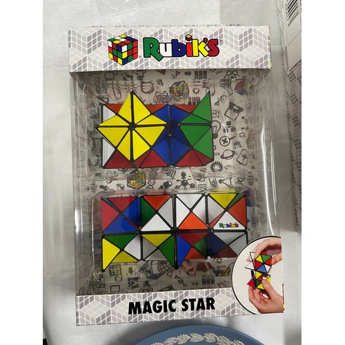 82 - Rubiks Magic Star Gift Set