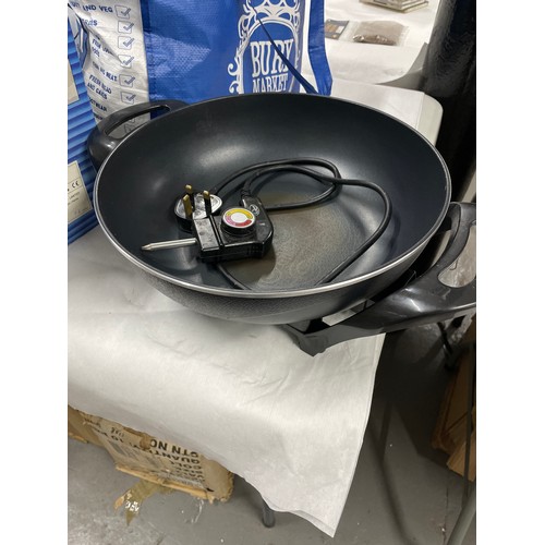 34 - Large Non Stick Stand Alone Cooking Pot