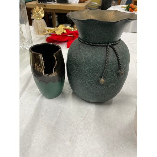 116 - 2 x Designer  Vases