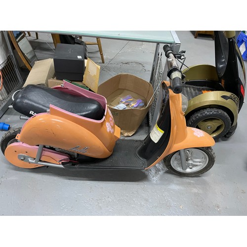 240 - Razor Electric Mope head Scooter No Charger A/F