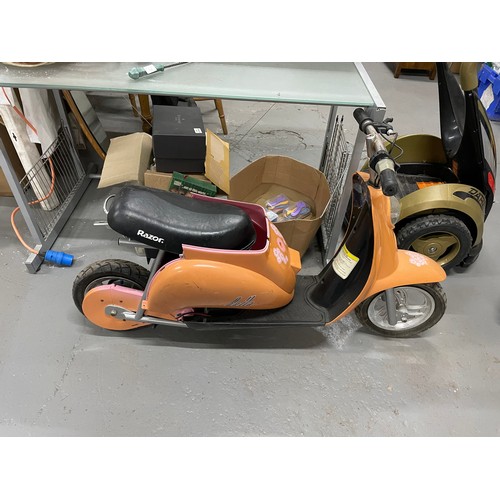 240 - Razor Electric Mope head Scooter No Charger A/F