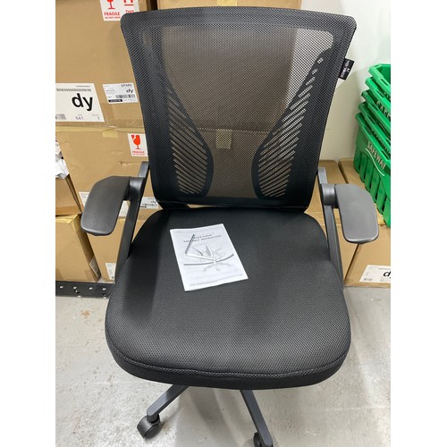 93 - Yonisee Brand New Adjustable Office Chair
