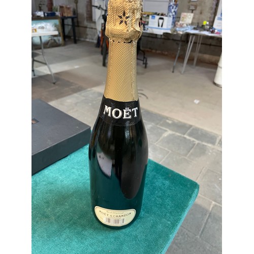 170 - 1980's 75cl Unopened Moet & Chandon Champagne