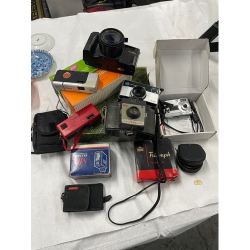 175 - Large Selection Of vintage Cameras & Accessories