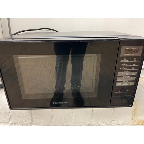 256 - Panasonic 800w Microwave (Working)