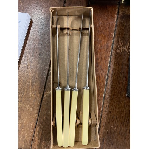 270 - Atkinson Bros Vintage Knife Set