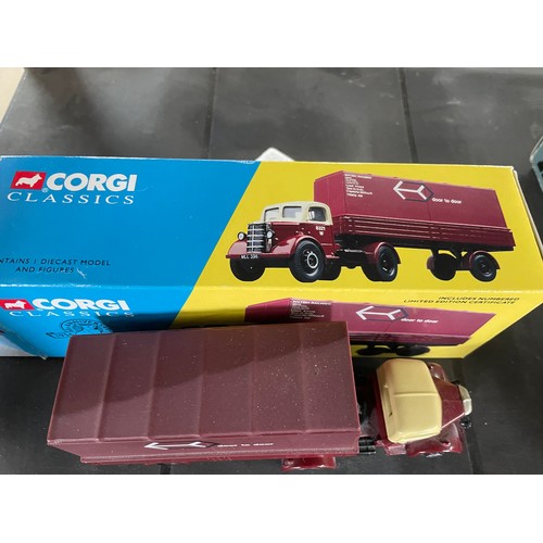 34 - Corgi CC18401 British Rail Bedford 0 Articulated Set