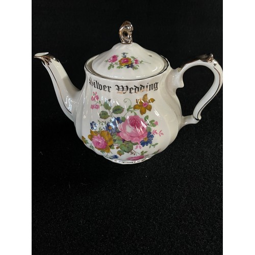 91 - 1950's Sadler Country Rose Teapot (Mint)