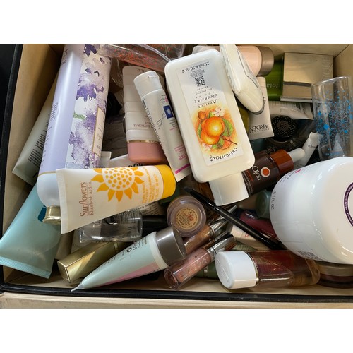 134 - Large Quantity Of Cosmetics In Clarins, Estee Lauder etc