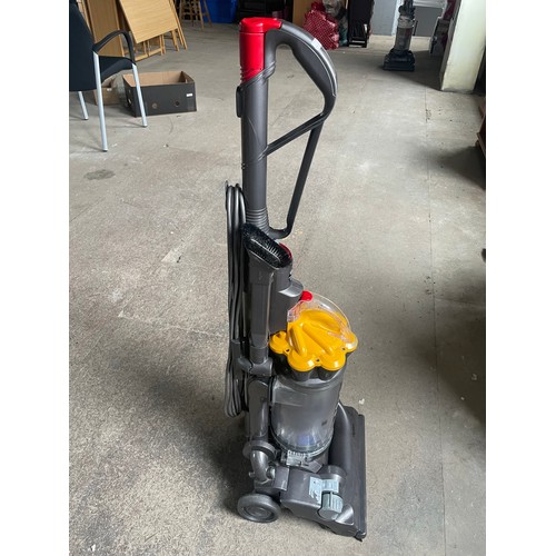 194 - Dyson DC25 upright roller ball vacuum cleaner (working)