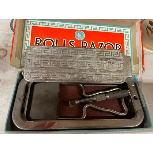 286 - Vintage Rolls Razor In Original Box