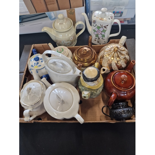 19 - A collection of coffee and tea pots. Including Sadler, Parker and Royal Doulton