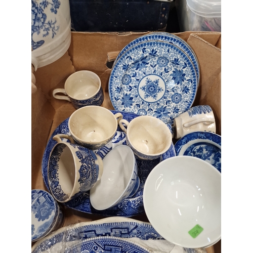 118 - A selection of Blue and white pottery including Copeland Spode and Currier & Ives