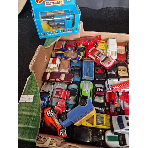 126 - A large collection of collectables toy cars, including Corgi, matchbox, hotwheels, Dinky and welly
