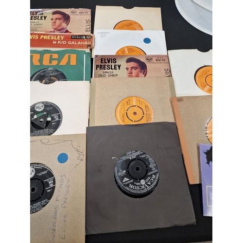 26 - 21 ELVIS - RCA 45s and 2 CDs