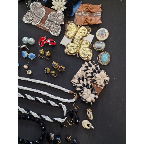 1 - A collection of vintage jewellery including paired earinhs, necklaces, lapel clips, necklaces and br... 