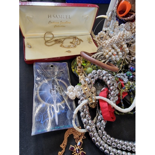 108 - A selection of costume jewellery