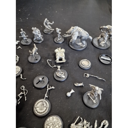 402 - Warhammer mixed bundle of metal figures