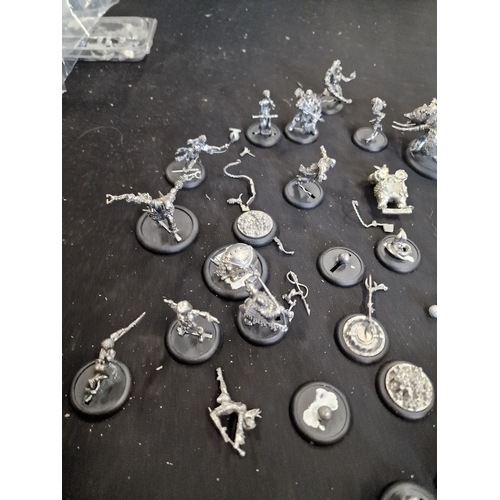 402 - Warhammer mixed bundle of metal figures