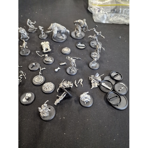 402 - Warhammer mixed bundle of metal figures