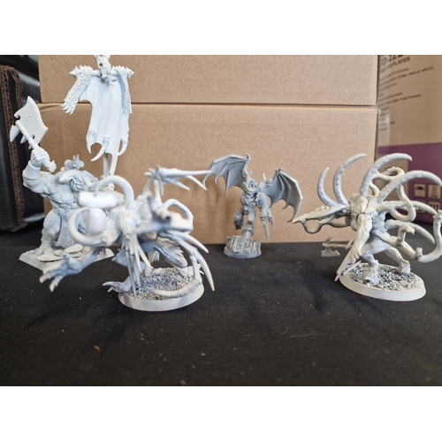 405 - WarHammer 40k resin figures