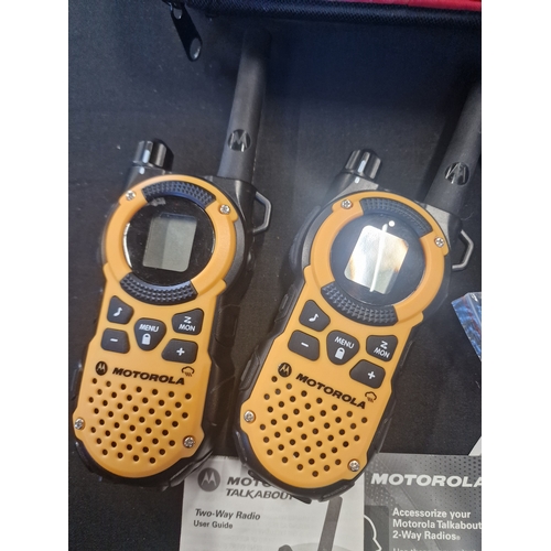 32 - MOTOROLA walkie talkies. With accessories