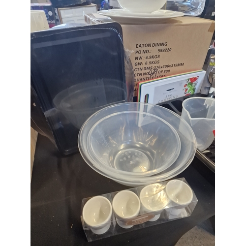 44 - A brand new bundle of kitchen items. Ideal for first time buyers or students includes 20 piece white... 