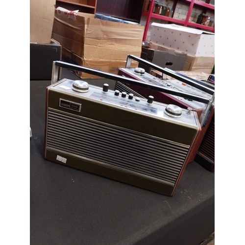 71 - Selection of Vintage and Retro Radios inc Roberts