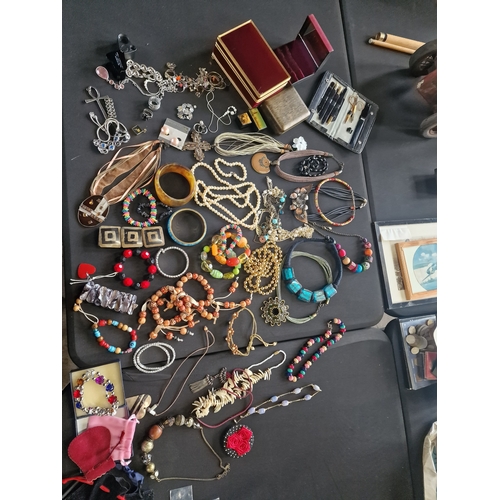 101 - A large collection of costume jewellery.