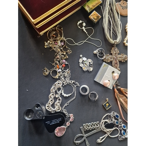 101 - A large collection of costume jewellery.