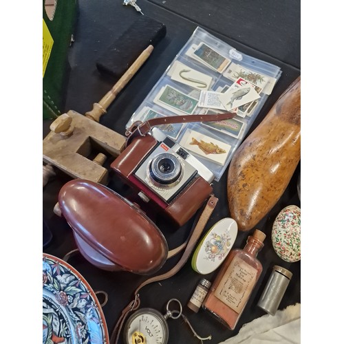 147 - A mix bundle of vintage items. Including porcelain cake toppers, kodak camera, a pair of vintage run... 