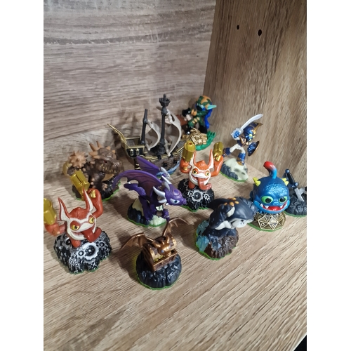 37 - A mix bundle of skylander figures