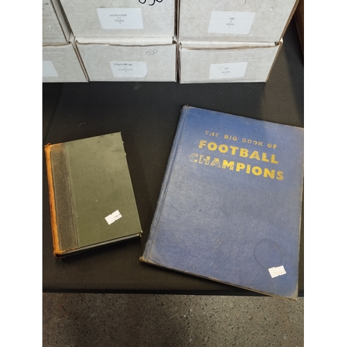 41 - Pair of Vintage Books.
Poems by Wordsworth by W.MacNeill Dixon
The Big Book of Football Champions 19... 