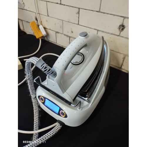 Hinari HIN172 Electric Steam Iron and Stand