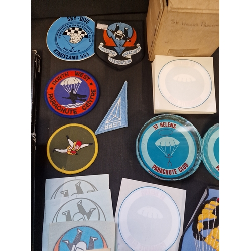 79 - A bundle of Parachutist, patches and books