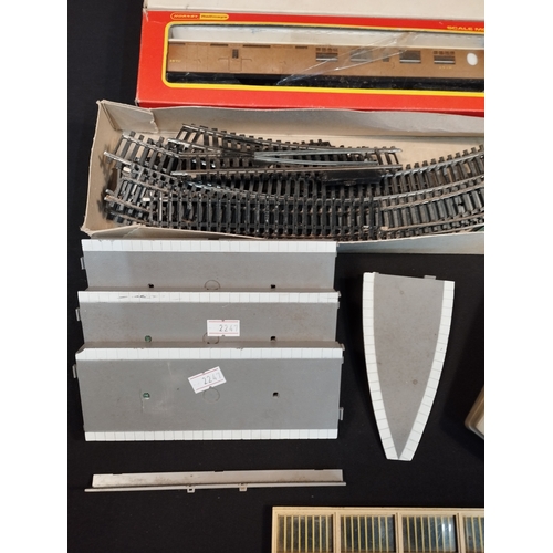 103 - Selection of OO Gauge Model Railway Items inc Locomotive, Rolling Stock, Track, Platforms, Tunnel an... 