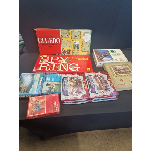 109 - A quantity of vintage games. includes Cluedo Spyring and jigsaws