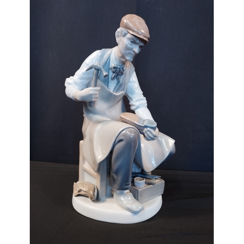 161 - Vintage Lladro Figurine #4853 - The Cobbler.
Approx. 25cm High.
*ITEM CANNOT BE SHIPPED, COLLECTION ... 