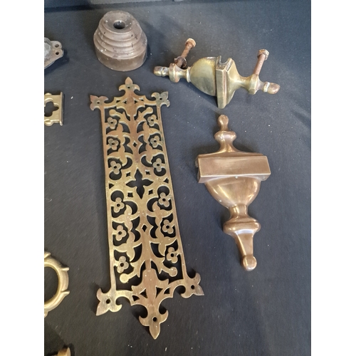 201 - A collection of vintage brass items. Includes door knockers, drawer handles, key holder and more