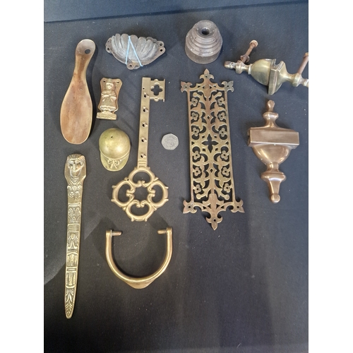 201 - A collection of vintage brass items. Includes door knockers, drawer handles, key holder and more