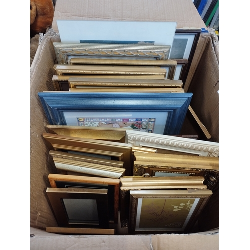 264 - Selection of Approx 19 Picture Frames, Some With Pictures.