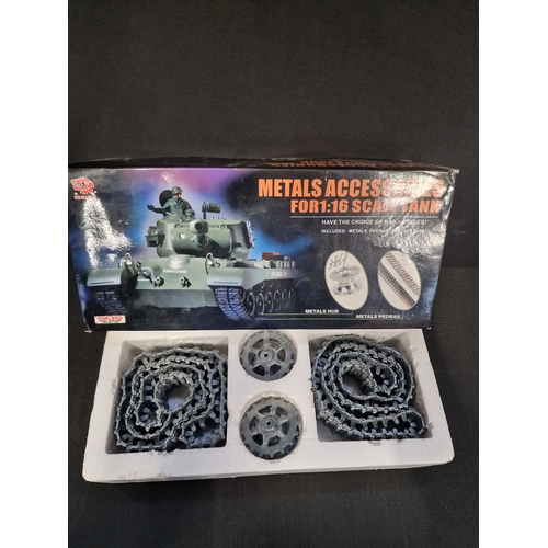 322 - HENG LONG metal accessories for 1:16 scale tank. Metal hub's and metal pedal and a German tank gun 1... 