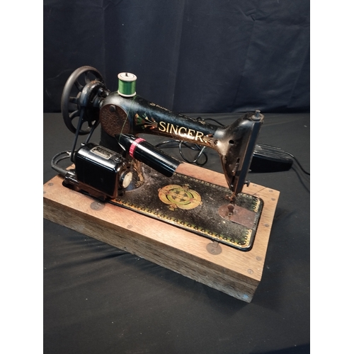 325 - Vintage Electric Singer Sewing Machine with Light. Tested for Power.