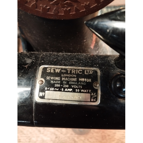 325 - Vintage Electric Singer Sewing Machine with Light. Tested for Power.